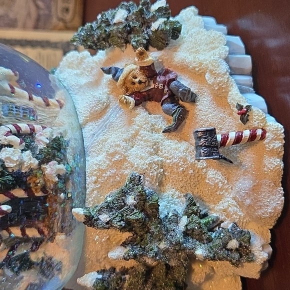 Boyds Bearly Built Snowglobe - Picture 5 of 9